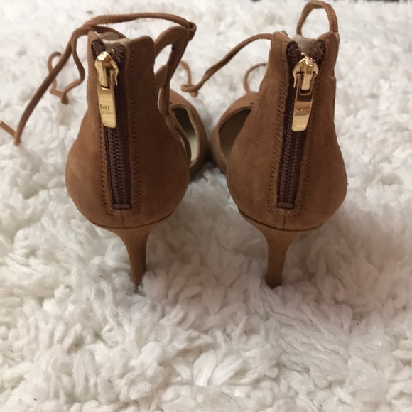 Marc Fisher beige heels - Picture 3 of 4